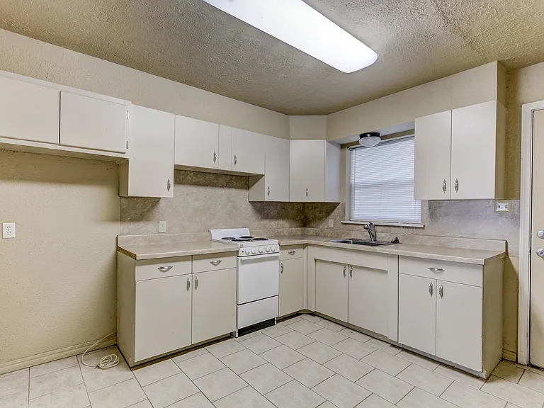 4172 NW 23rd St — Photo 19