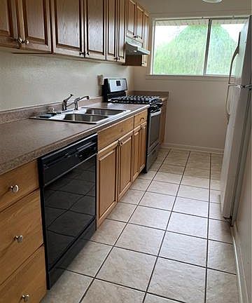 3rd image of 7423 Zimpel St