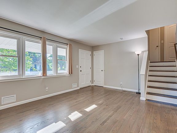 5th image of 15 Woodmere St #15
