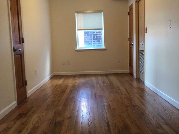 4th image of 2843 37th St APT 3R