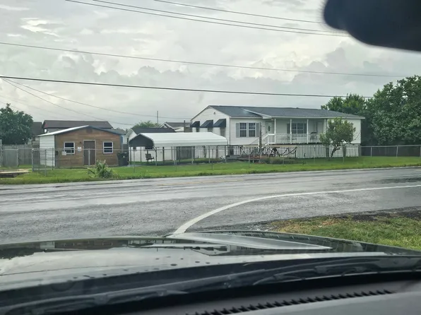 208 13th St, San Leon, TX 77539