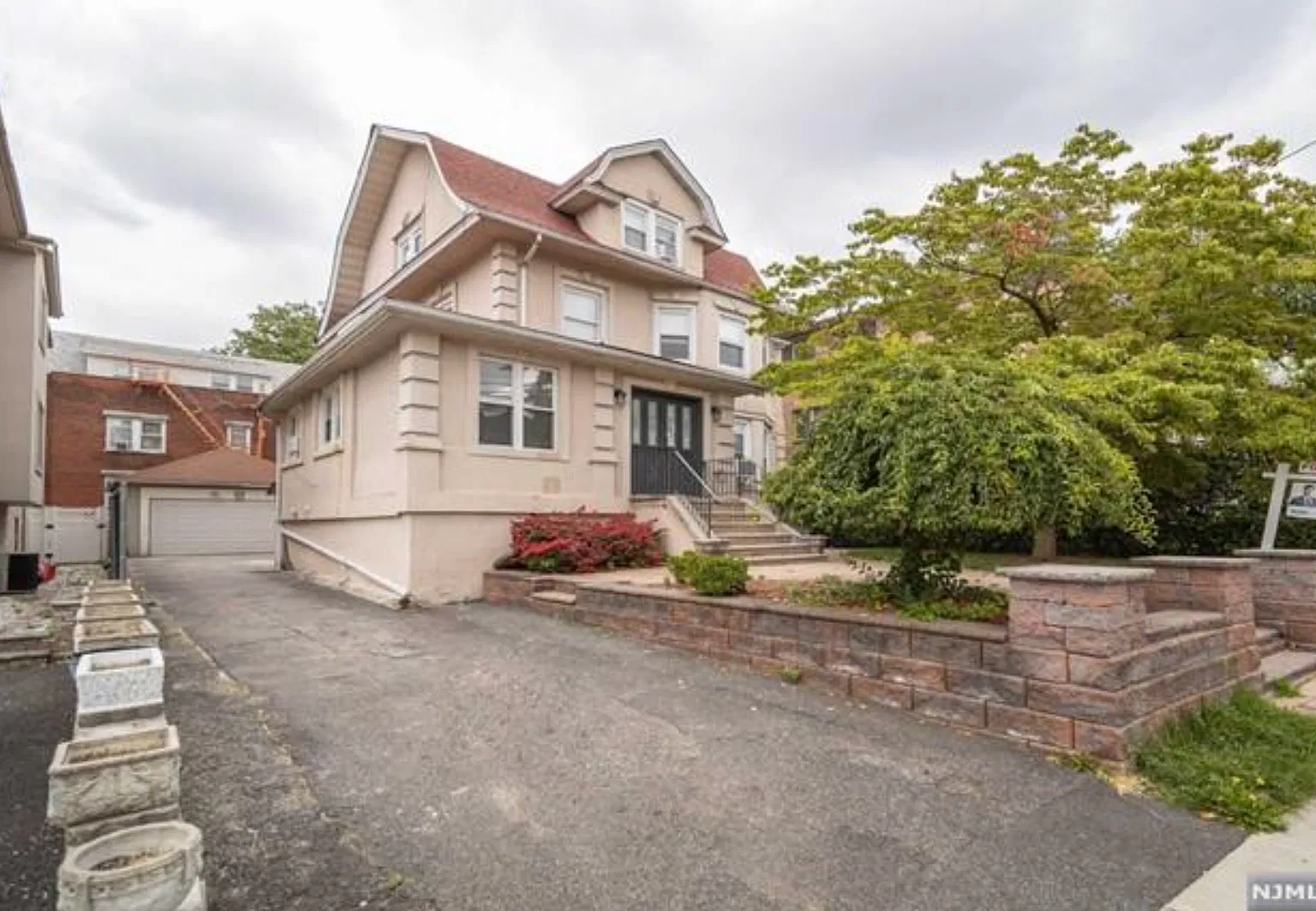 4 bed, $3,700 — Photo 1