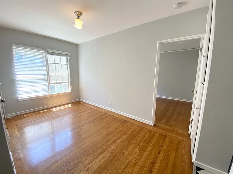 Bellevue Apartments — Photo 31