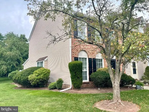 45 Townsend Ct, Franklin Park, NJ 08823