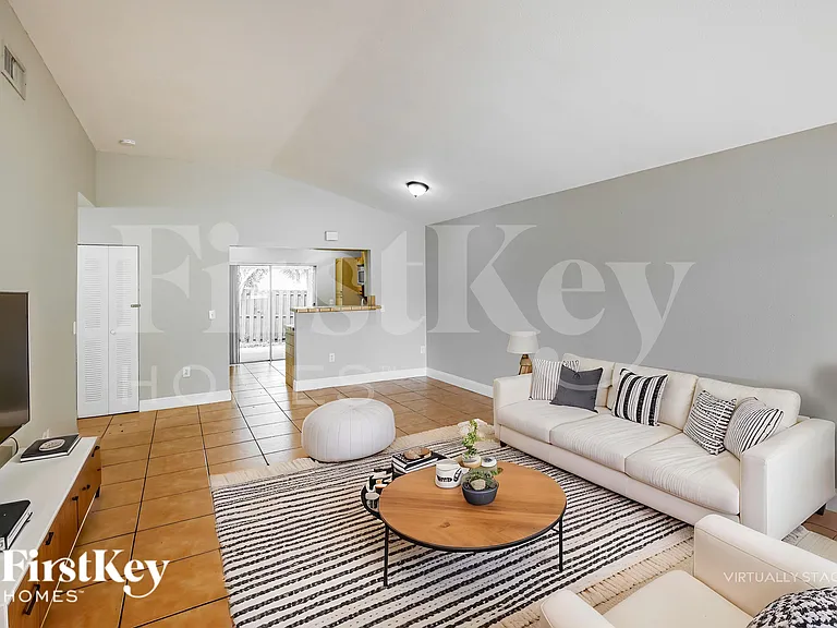 10352 SW 208th Ln — Photo 3