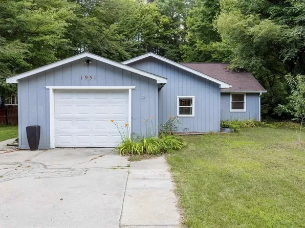 1951 N Hope Rd, Midland, MI 48642