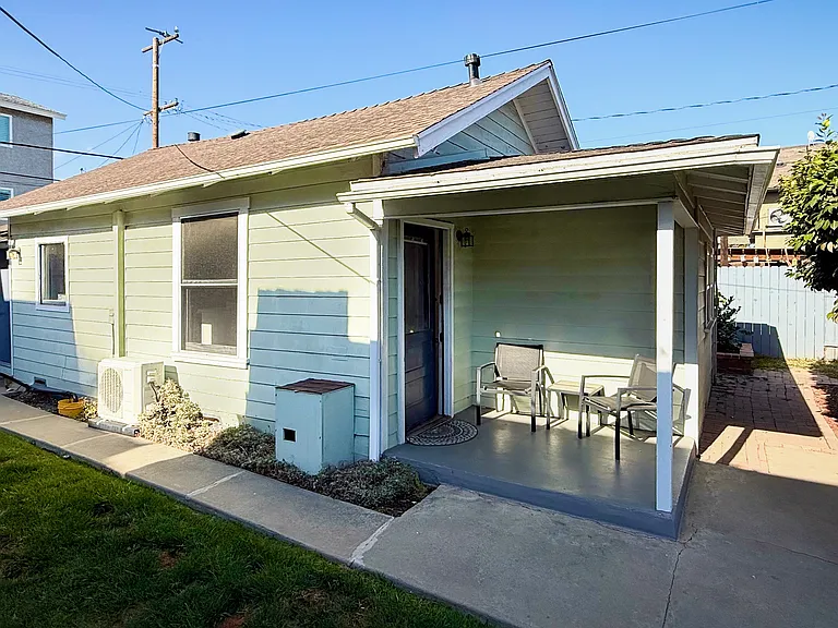 4011 1/2 E 5th St — Photo 3