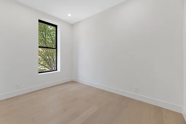 Rented by REAL New York | media 25