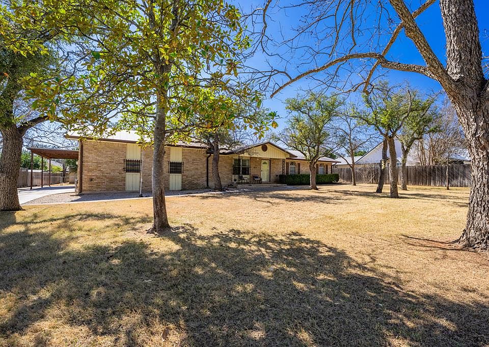 1st image of 613 Harper Rd