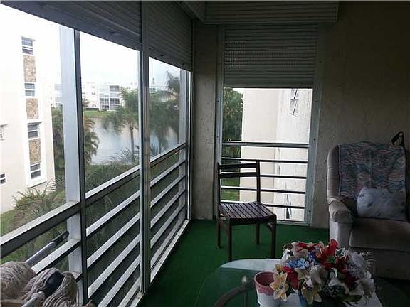 5th image of 315 SE 11th Ter APT 302