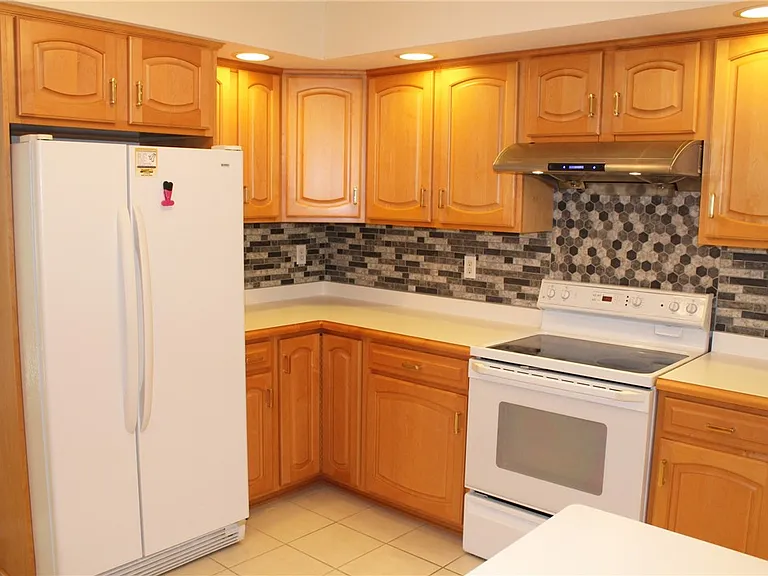 121 Brittany Cir — Photo 6
