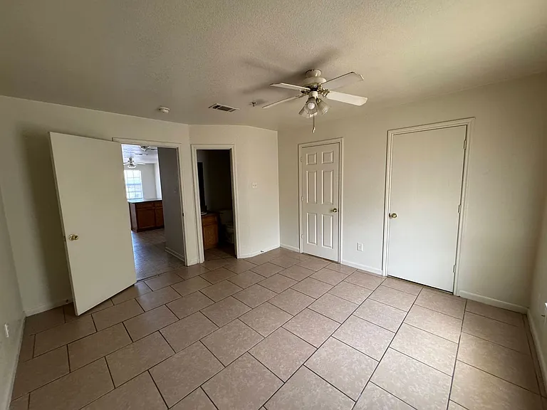 1106 Lansberry Ct — Photo 11