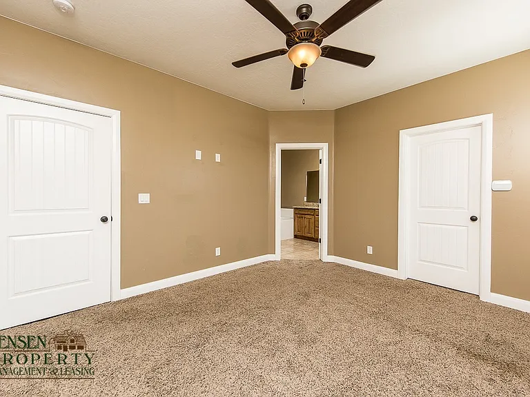 389 N 1270 W — Photo 14