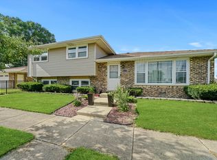 8050 New England Ave, Burbank, IL 60459