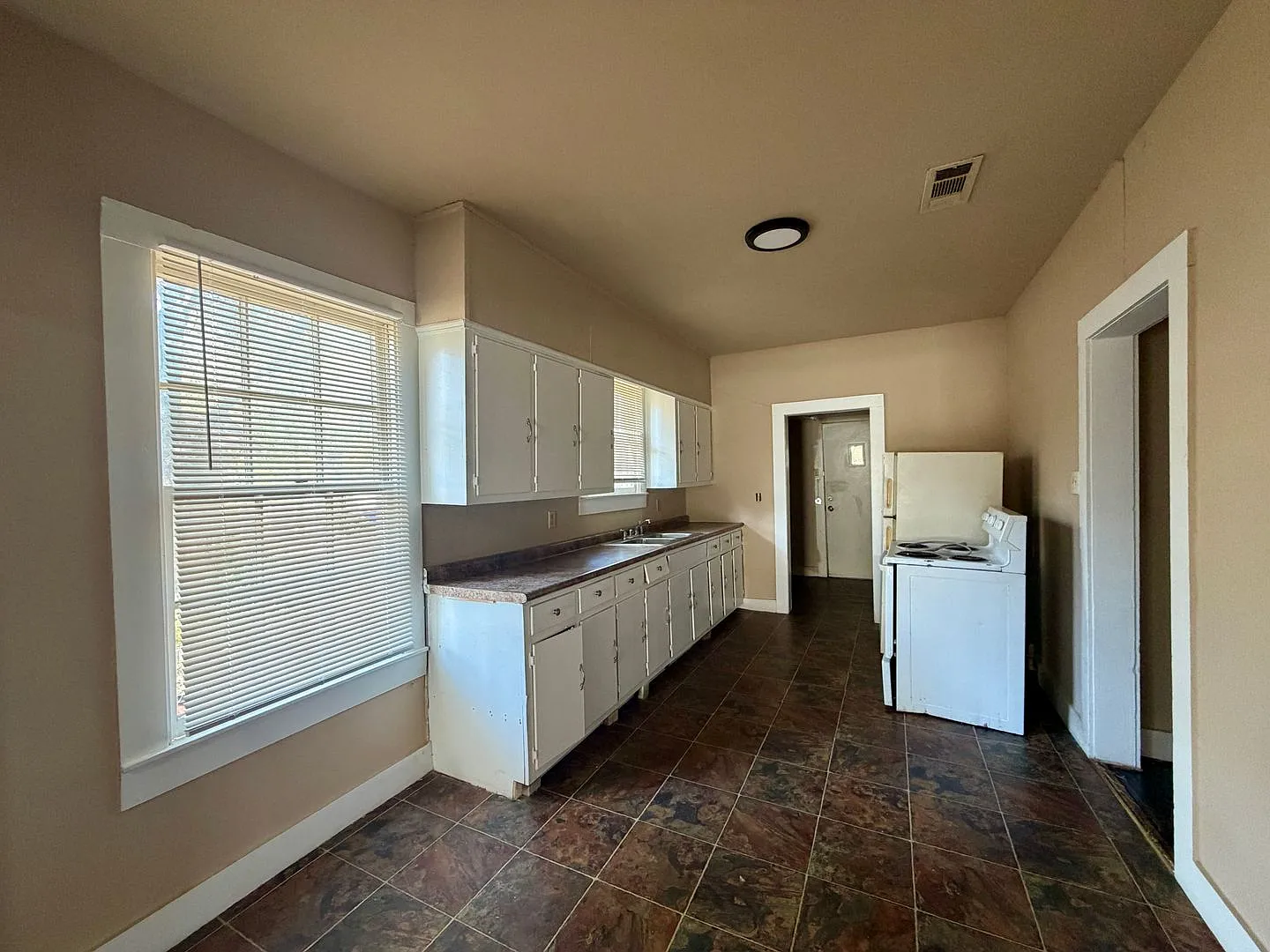 Single Family Home *Leasing Special Available* — Photo 4