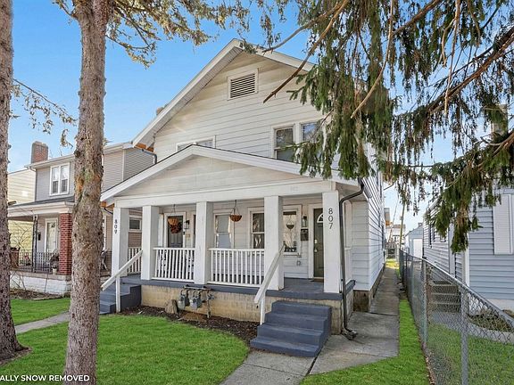 2nd image of 807-809 E Deshler Ave #807