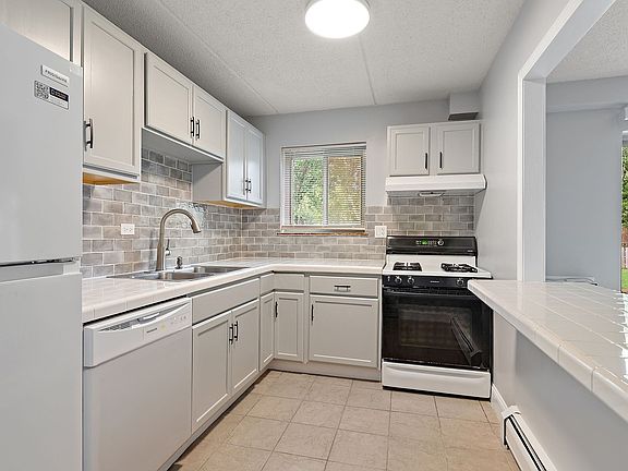 3rd image of 586 Fairway View Dr APT 1B