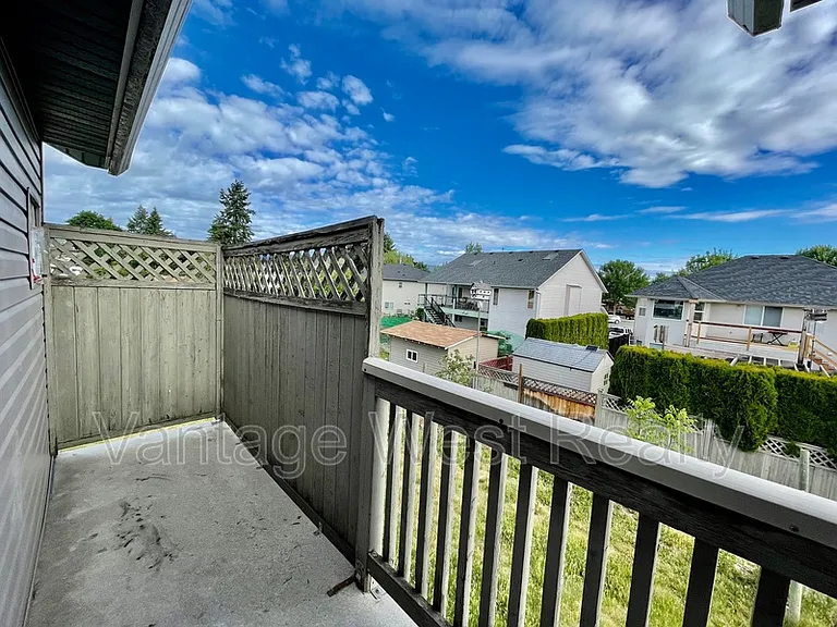 240A Wallace Rd — Photo 32
