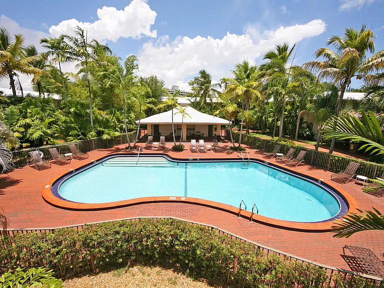 MAKE A SPLASH IN OUR SPARKLING POOL