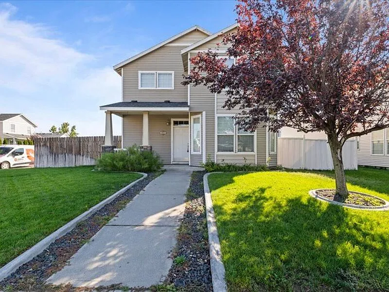3 bed, 3.0 bath, 1959 sqft, $2,500 — Photo 1