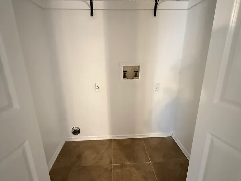7510 April Ln — Photo 2