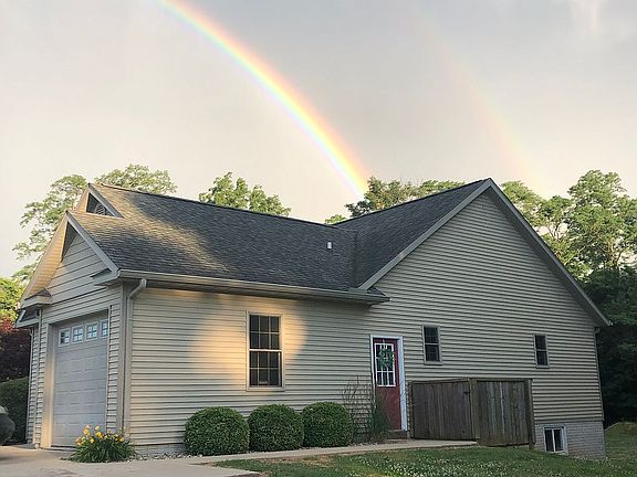 Entrance to salon/business 