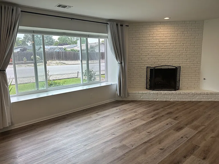 3476 Willow St — Photo 4