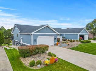 583 Shadydale Dr #2, Canfield, OH 44406