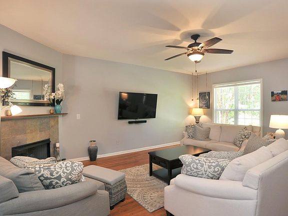 3rd image of 5123 Manerdale Dr SE Unit 9