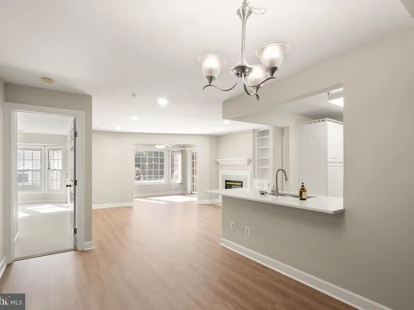 12237 Fairfield House Dr APT 304A, Fairfax, VA 22033