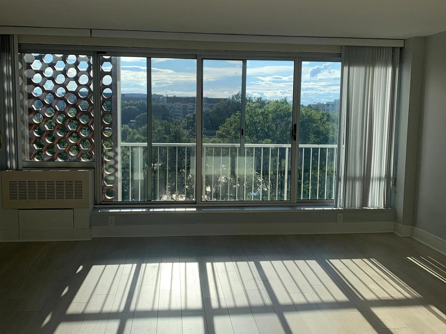 Studio, 570 sqft, $1,700 — Photo 1