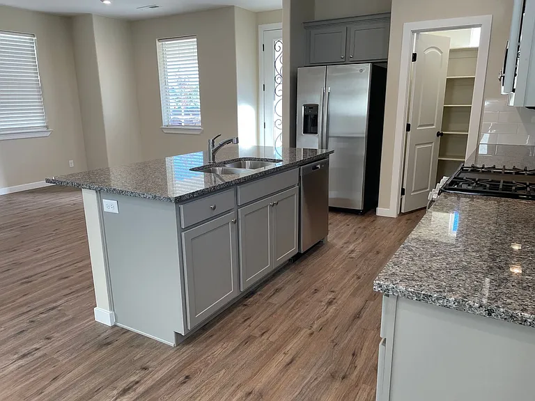 741 W Red Marble Ln — Photo 7