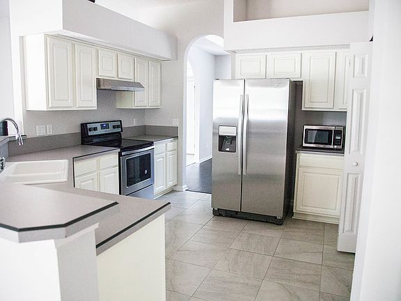 3rd image of 529 Bay Hollow Ct