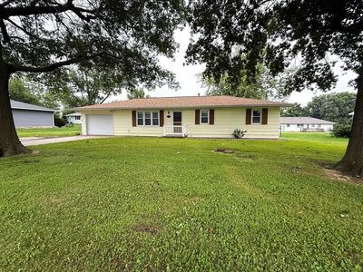 1104 Meadow Ln, Macon, MO, 63552