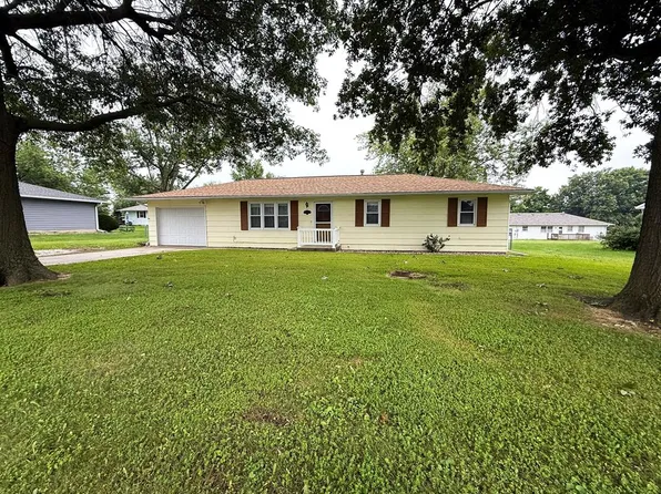1104 Meadow Ln, Macon, MO 63552