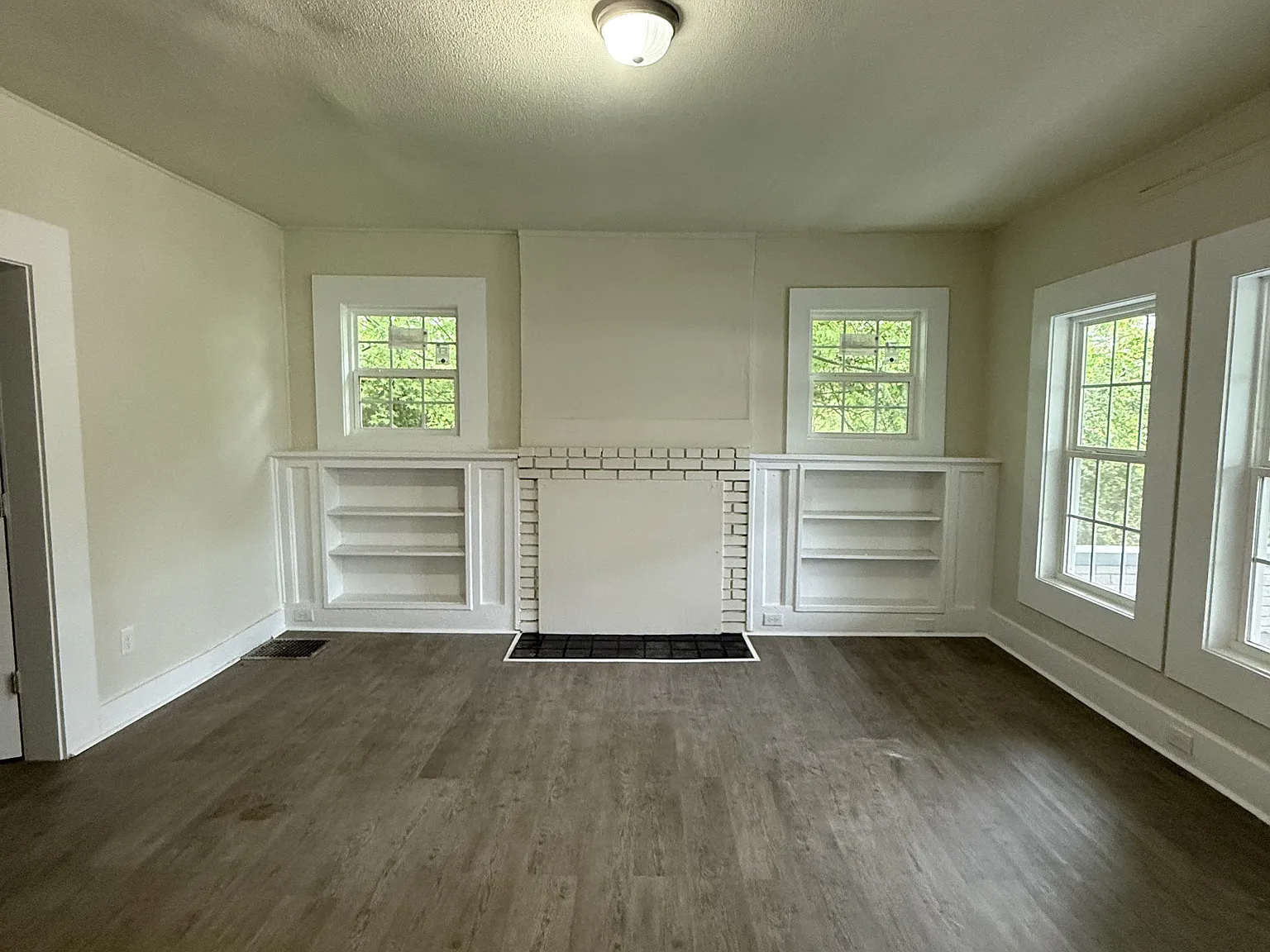 513 Oak Place - 1 — Photo 3