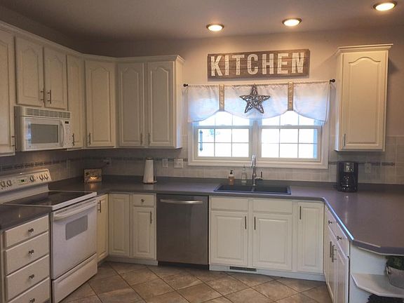 3rd image of 207 Cheshire Dr