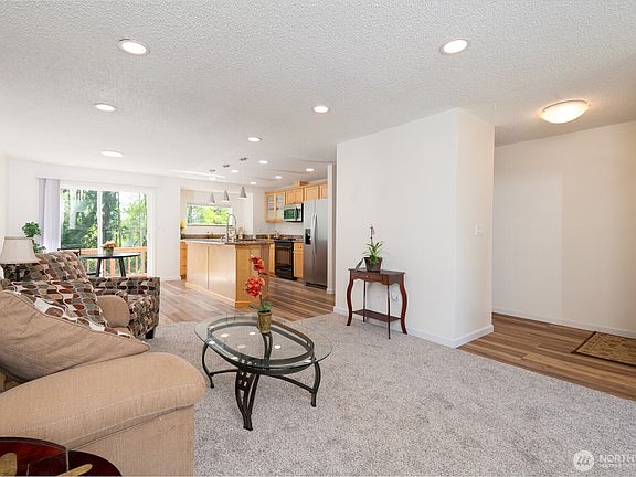 4th image of 33717 40th Court SW