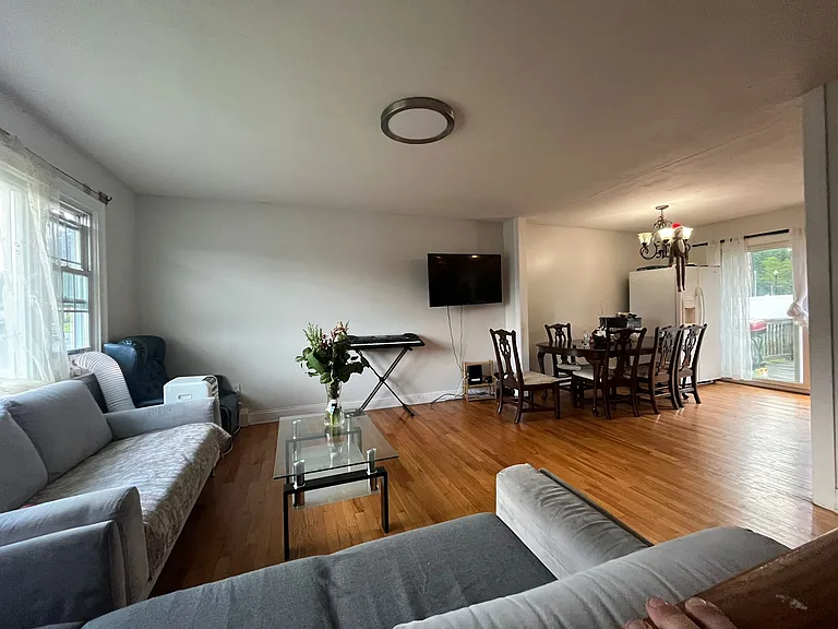 1 Pearsall Dr — Photo 4
