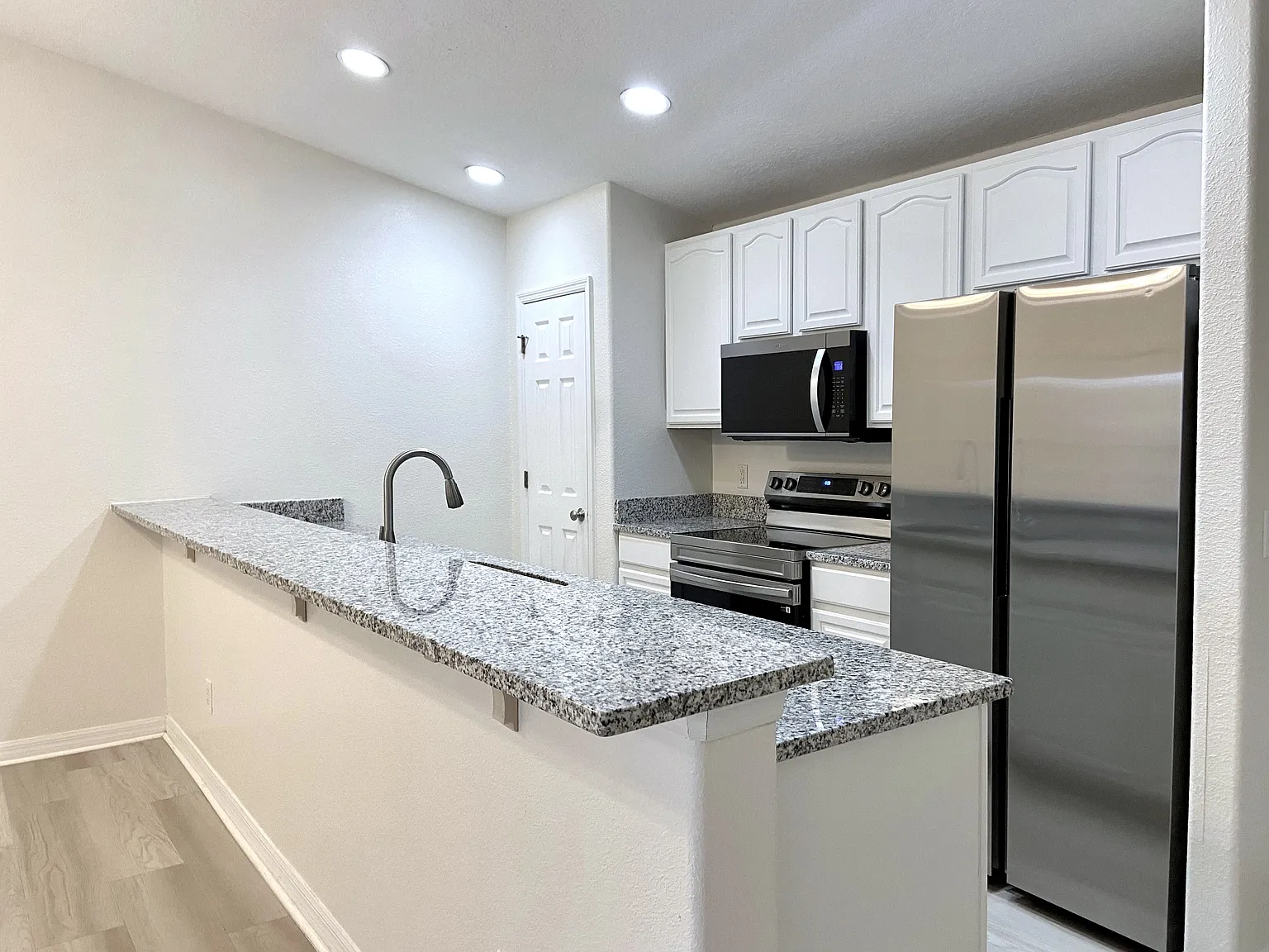 3 bed, 1439 sqft, $2,200 — Photo 3