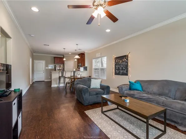 1206 Hardwood Ln, College Station, TX 77840