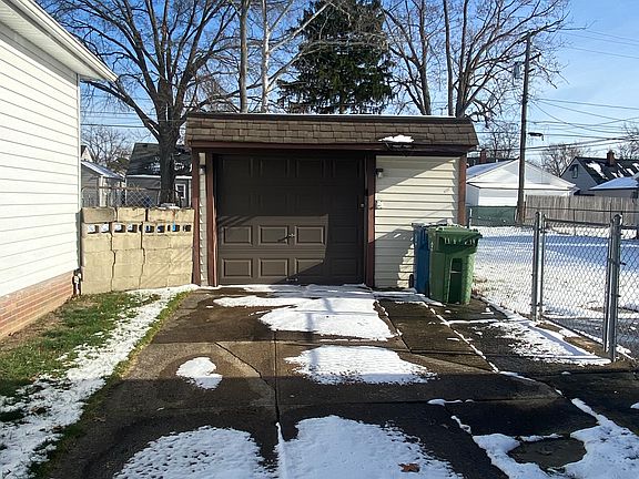 3rd image of 6825 Beresford Ave
