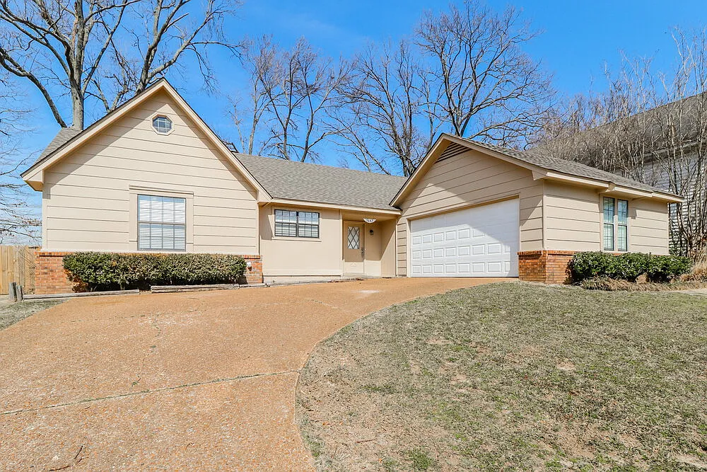 3 bed, 2.0 bath, 1394 sqft, $1,640 — Photo 3