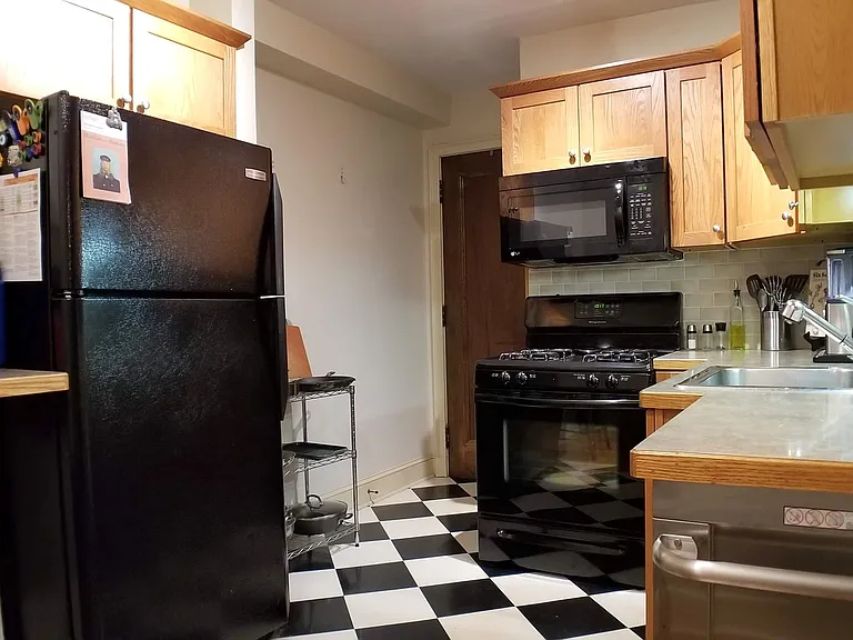 Mayflower Apartments — Photo 48