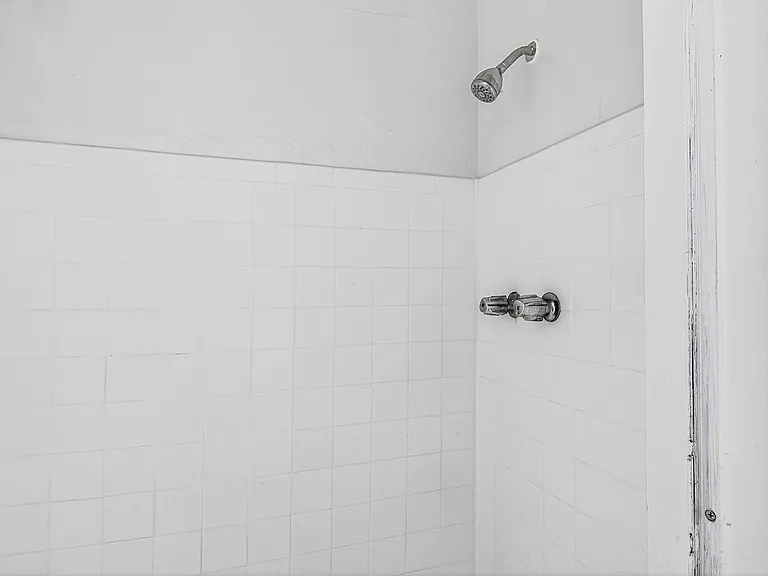445 W 15th St — Photo 20