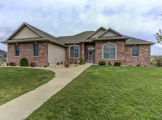 308 Windycrest Dr, Chatham, IL 62629