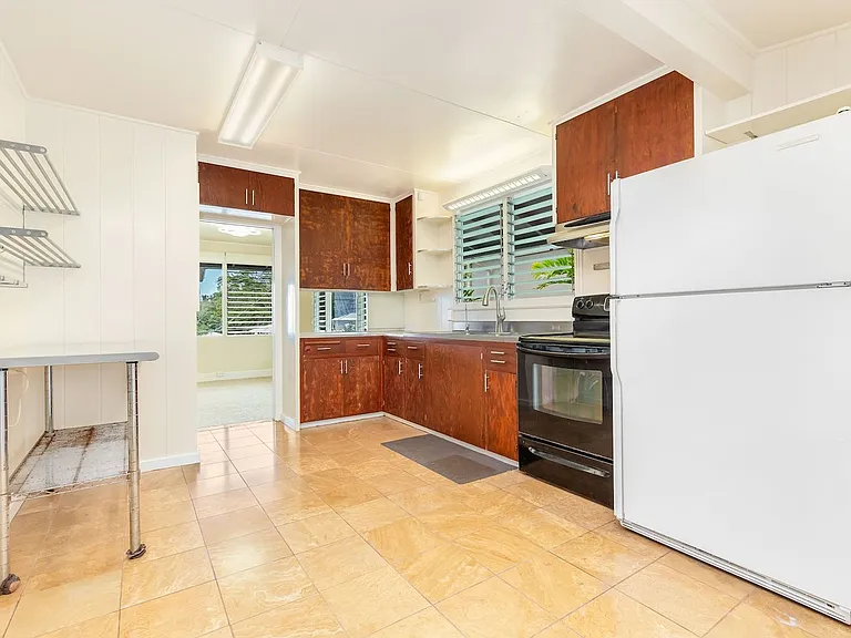 2559 Peter St — Photo 11