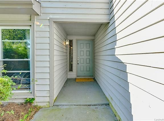 3rd image of 6613 Woodthrush Dr