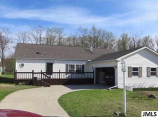 1217 Sheffield Dr, Somerset Center, MI 49282