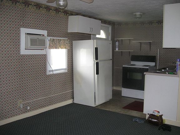 2nd image of 1619 E Ewing Ave